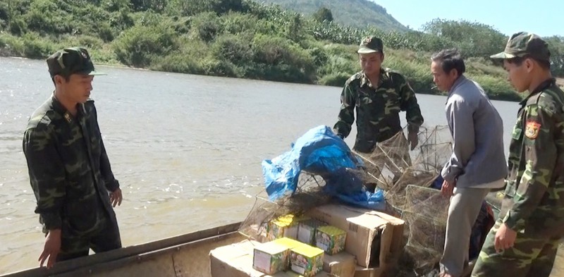 toi pham tuyen bien gioi ngay cang lieu linh, trang bi vu khi nguy hiem hinh 2