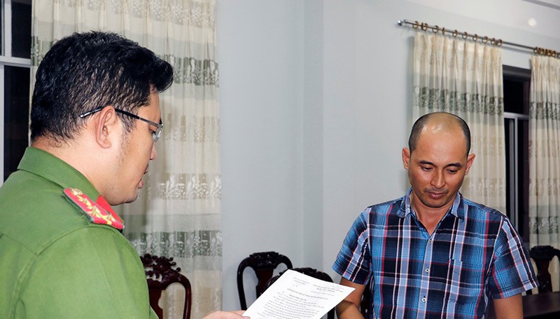 nong 24h: nhieu "nam thanh nu tu" duong tinh voi ma tuy trong quan karaoke hinh 4
