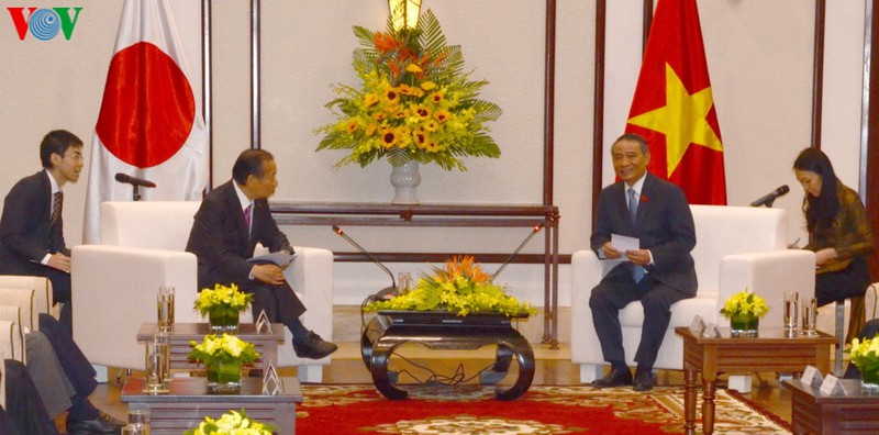 tong thu ky dang dan chu tu do nhat ban tham da nang hinh 2