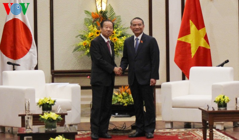 tong thu ky dang dan chu tu do nhat ban tham da nang hinh 1