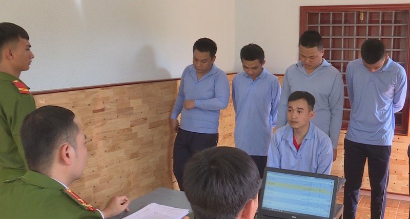 nhom doi tuong ca do bong da qua mang hon 10 ty dong hinh 1