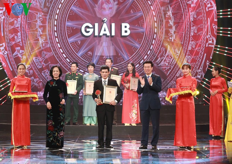 toan canh le trao giai bua liem vang 2019 hinh 10