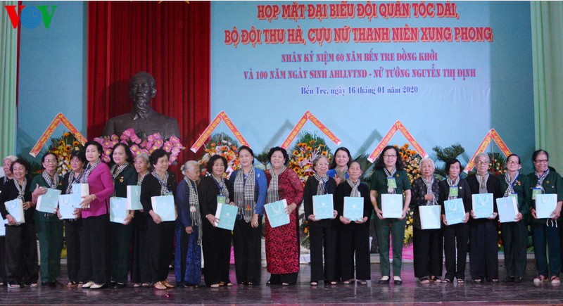 chu tich quoc hoi du cuoc hop mat doi quan toc dai, bo doi thu ha hinh 3