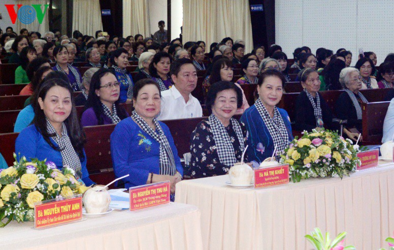 chu tich quoc hoi du cuoc hop mat doi quan toc dai, bo doi thu ha hinh 2