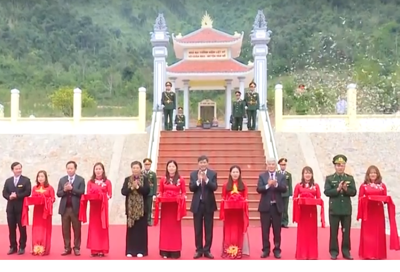 pho chu tich quoc hoi tong thi phong tham va tang qua tet tai son la hinh 1