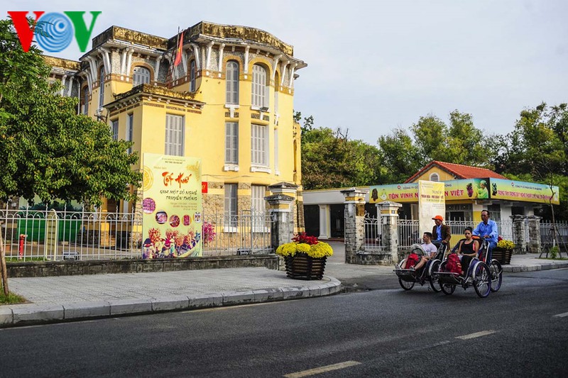 co do hue tho mong sang mung 1 tet hinh 10