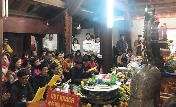 mong 1 dau nam, du xuan dang huong o ngoi den linh thieng nhat xu nghe hinh 1