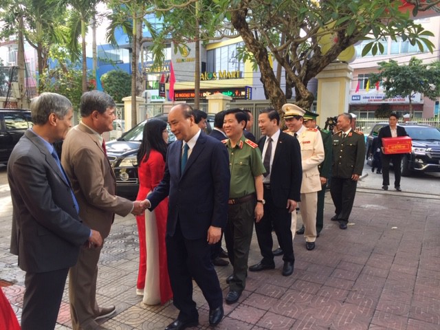 thu tuong nguyen xuan phuc tham va chuc tet tai tp da nang hinh 3