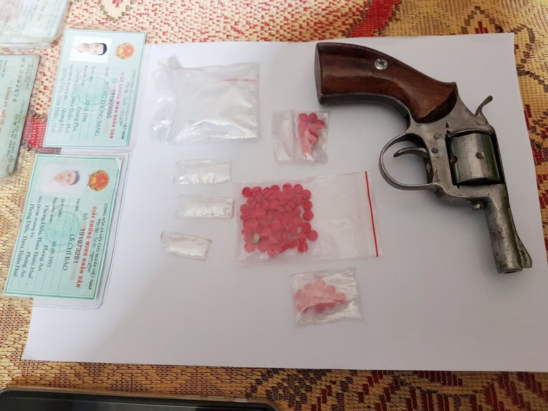 nong 24h: cai va khi choi co bac ngay tet, no sung ban 4 nguoi hinh 5