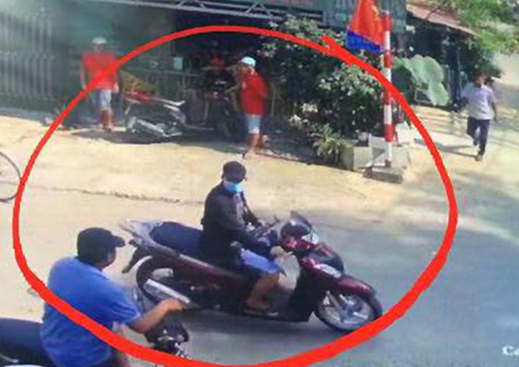 nong 24h: cai va khi choi co bac ngay tet, no sung ban 4 nguoi hinh 2