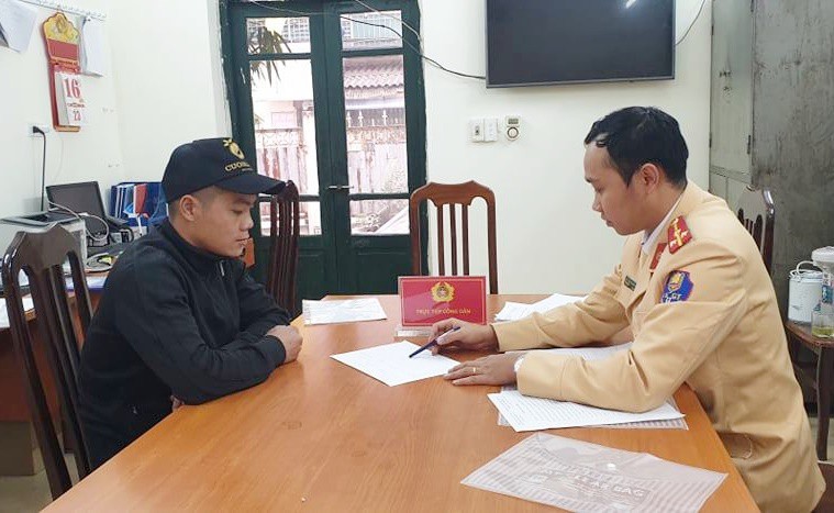 mat phuc bat chu tau "cat tac" tren song hong hinh 1