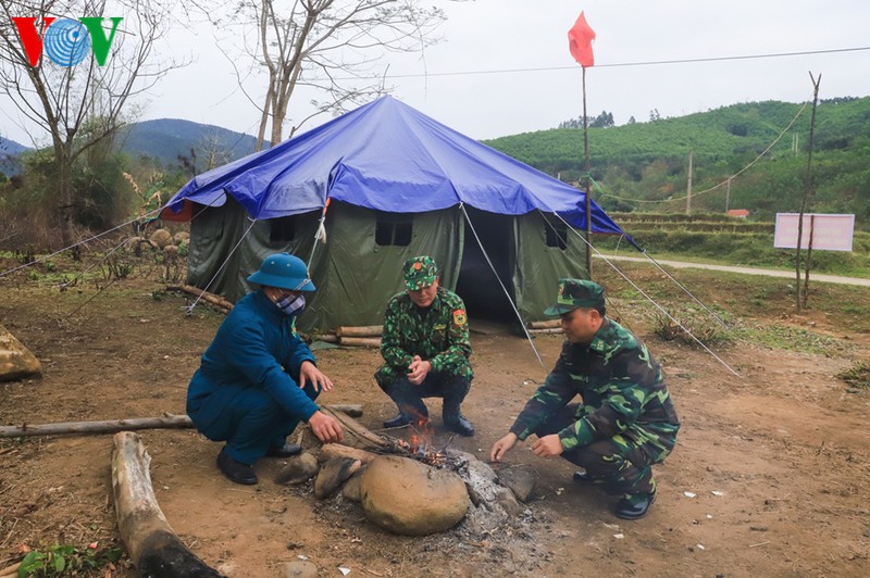 anh: nhung nguoi linh can man ngan chan dich benh noi vung bien hinh 8