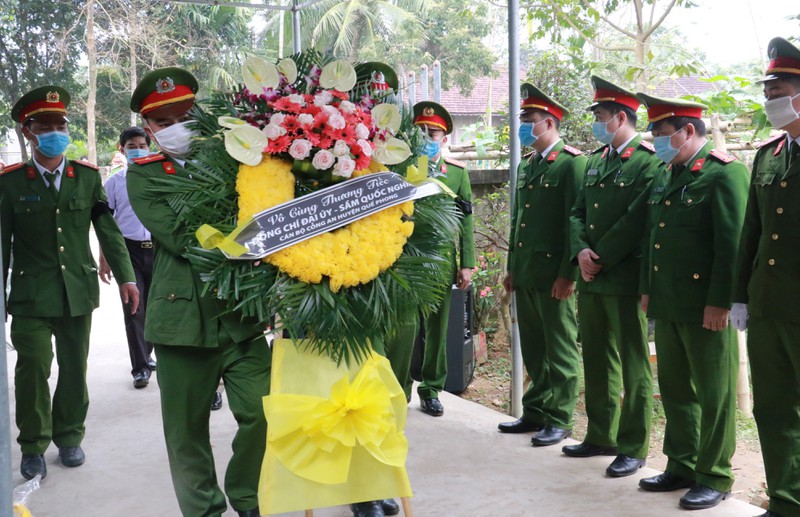 truy tang "huan chuong dung cam" cho dai uy sam quoc nghia hinh 1