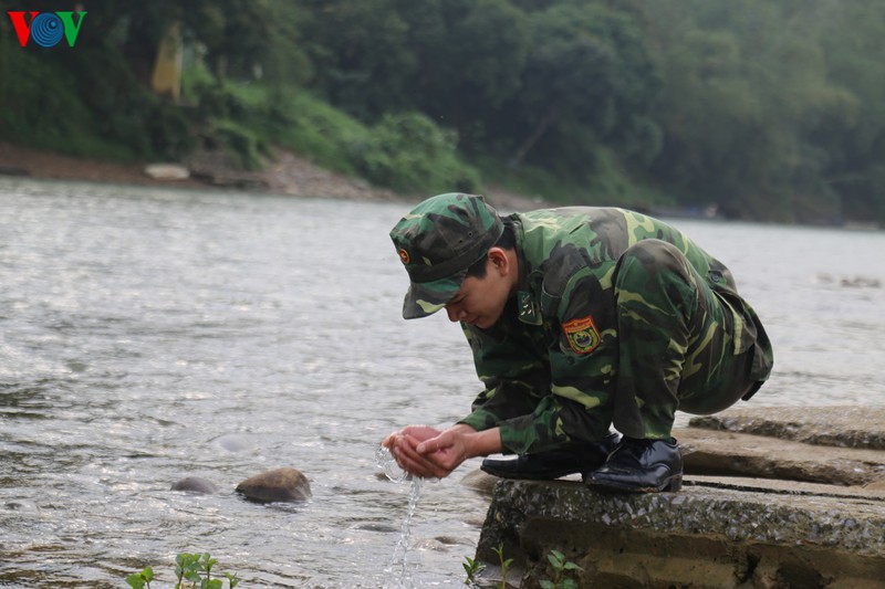 chong dich covid-19 tren duong tuan tra bien gioi quang ninh hinh 4