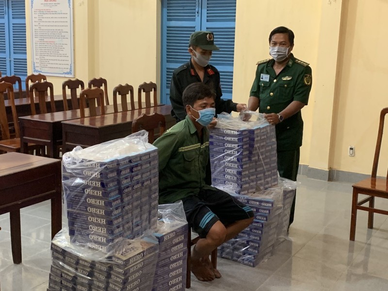 nong 24h: bat nu giam doc lua dao chiem doat 1,2 ty dong hinh 5