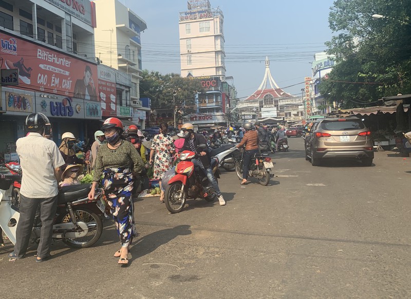 thanh pho pleiku xu phat hang chuc nguoi vi pham cach ly xa hoi hinh 1