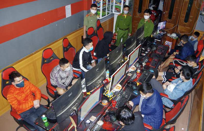 thong bao "nghi kinh doanh", quan game van am tham don khach hinh 1