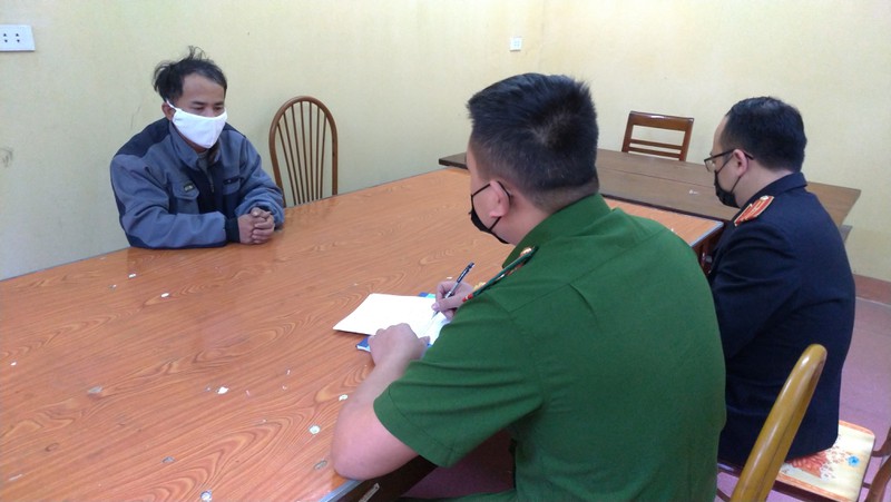 nong 24h: len con cuong ghen, doi tuong tuoi xang dot nguoi hinh 1