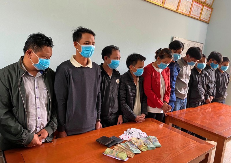 bat qua tang 8 doi tuong trong "soi" bac, thu giu hon 200 trieu dong hinh 1
