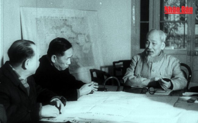 viet nam thoi dai ho chi minh, tac pham lich su mang tinh khai quat cao hinh 1