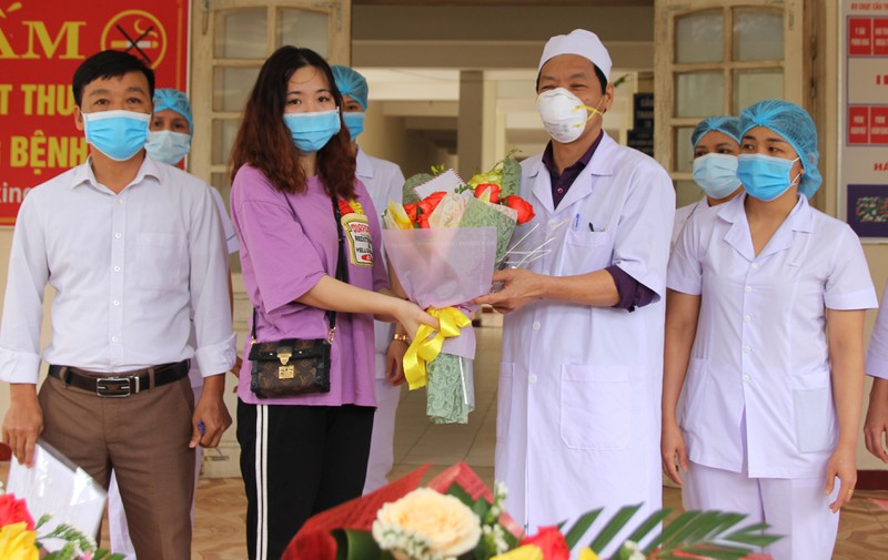 nu benh nhan 17 tuoi lac quan "danh thang" covid-19 hinh 1