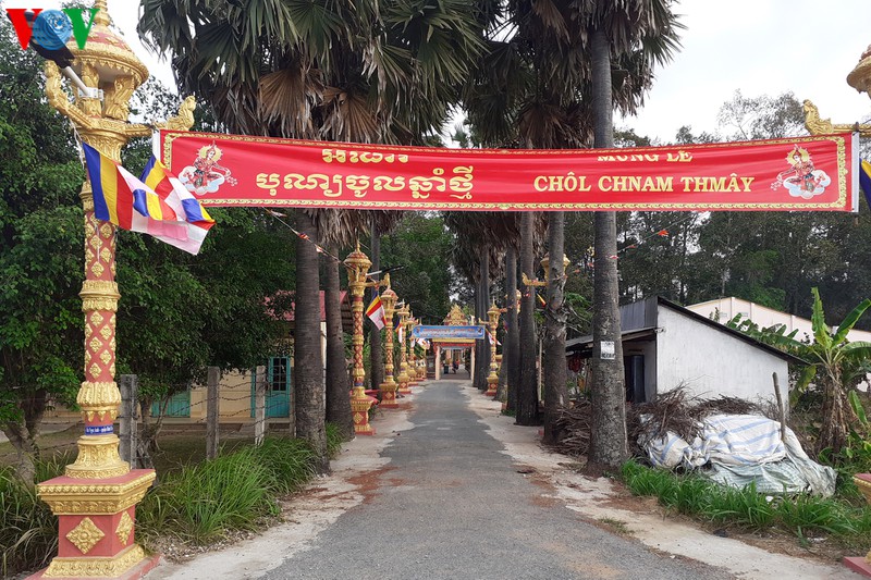 dong bao khmer nam bo don tet chol chnam thmay voi tinh than chong dich hinh 1
