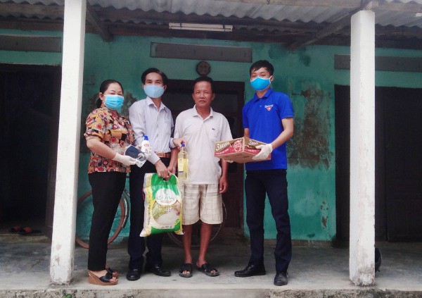 khan truong ho tro cac doi tuong kho khan do dich covid-19 tai quang binh hinh 1