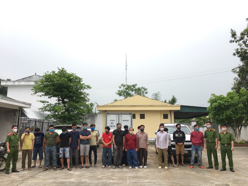 dot kich soi bac khung giua rung sau, bat 30 doi tuong hinh 1