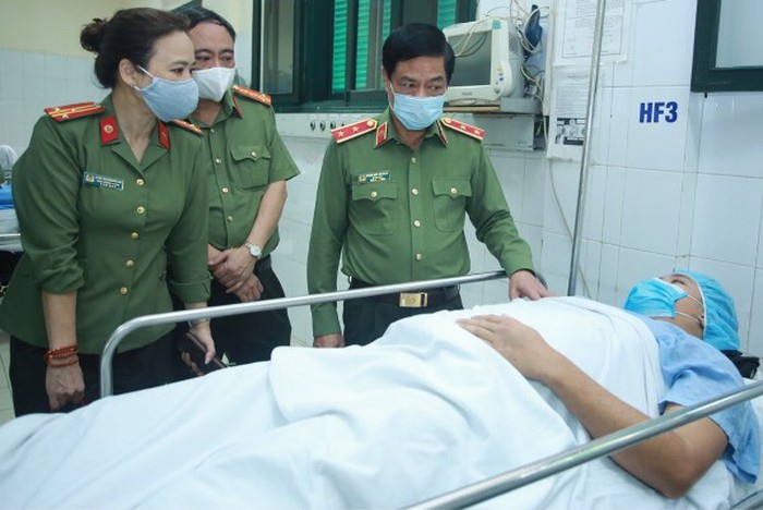 trung uy cong an bi ke chong doi dam xe vao nguoi tai ha noi hinh 1