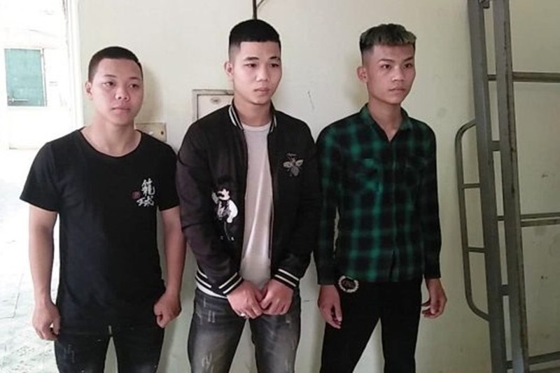 khoi to vu an nhom con do o luong son dap pha xe truoc mat cong an hinh 1