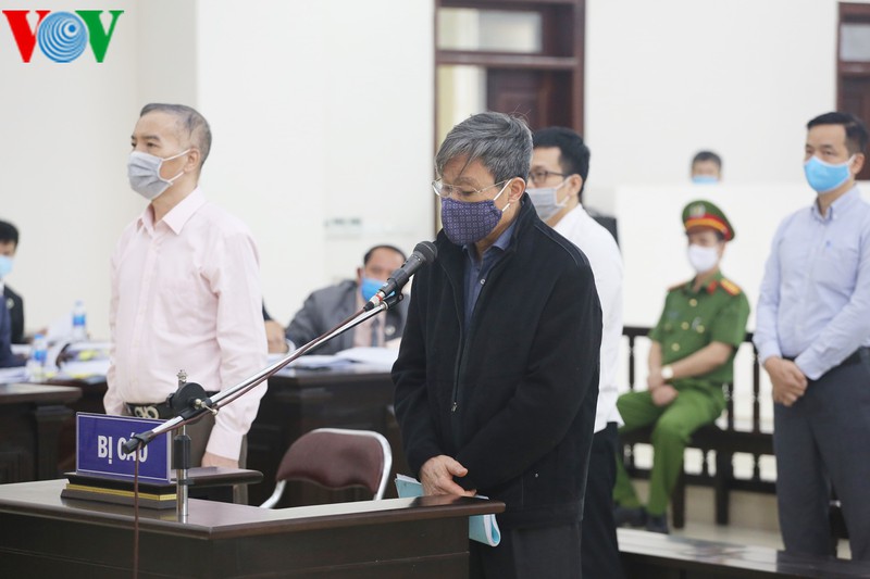 xin hoan phien xu vi ly do suc khoe, ong nguyen bac son van buoc phai hau toa hinh 1