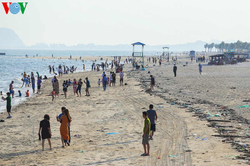 quang ninh: nguoi ha long don ky nghi le khac la hinh 11