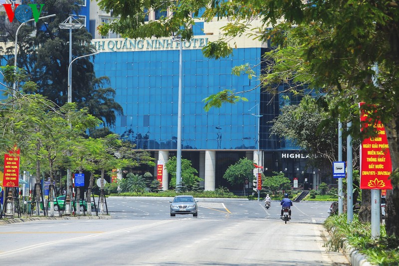 quang ninh: nguoi ha long don ky nghi le khac la hinh 1