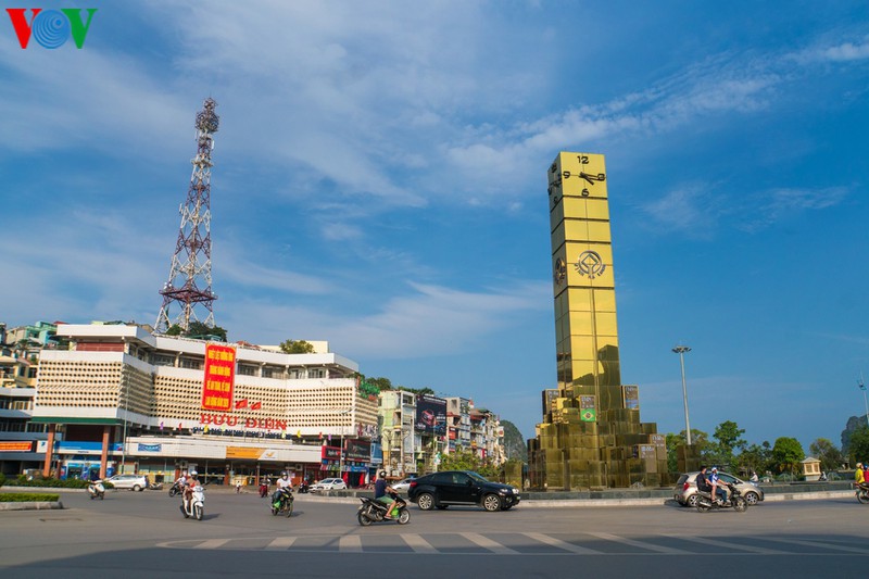 quang ninh: nguoi ha long don ky nghi le khac la hinh 6