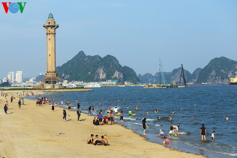 quang ninh: nguoi ha long don ky nghi le khac la hinh 9