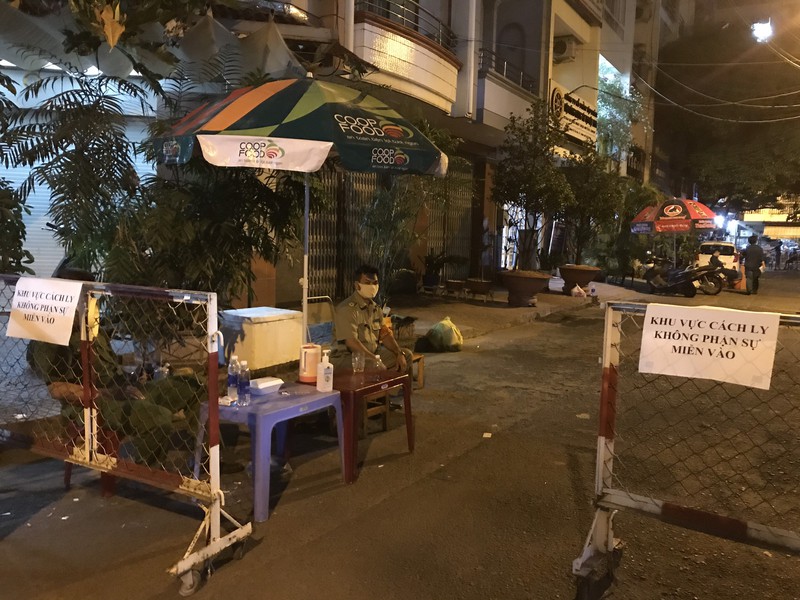 mot lo chung cu co nguoi tai duong tinh covid-19 bi phong toa hinh 2