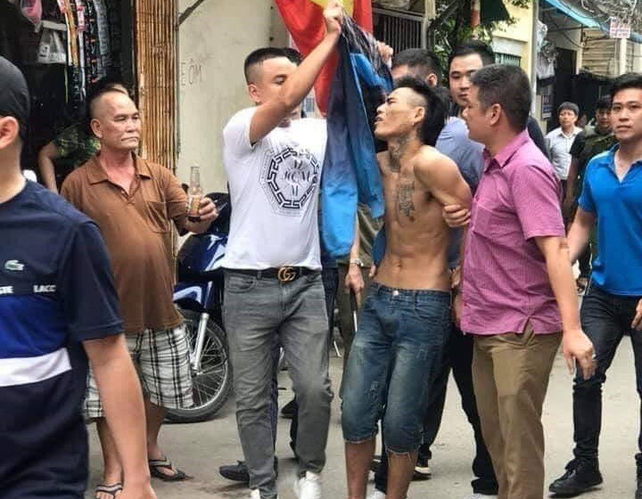 bat giu doi tuong "ngao da" cam dao khong che nguoi di duong hinh 1