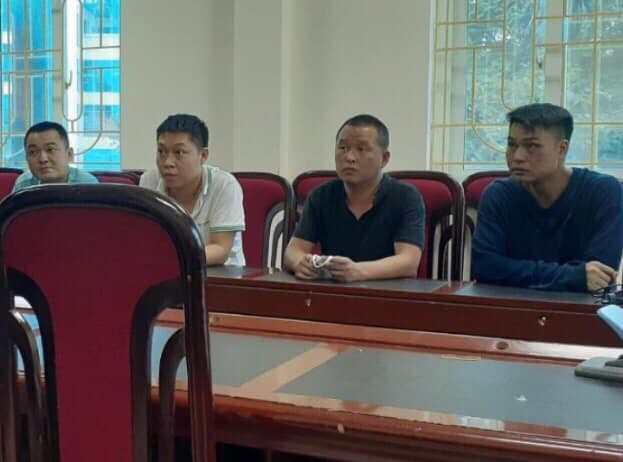 au da trong quan karaoke, danh can bo cong an den can ngan hinh 1