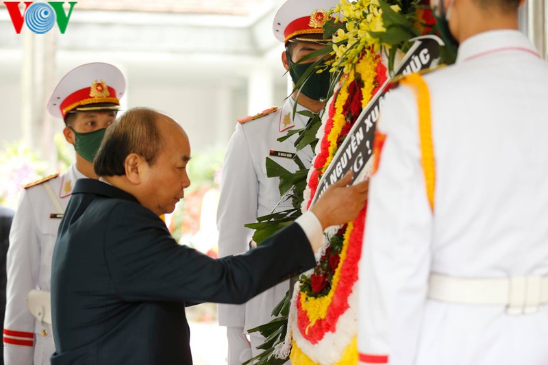 lanh dao dang, nha nuoc vieng va tien biet ong nguyen dinh huong hinh 2
