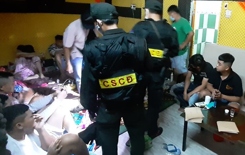 tam giu hon 50 doi tuong thue khach san, su dung ma tuy tai tien giang hinh 1