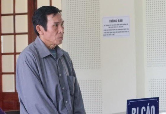 con trai ngao da cam dao doa chem ca nha, bi bo danh tu vong hinh 1
