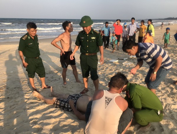hai nguoi tam bien tu vong vi duoi nuoc tai quang tri hinh 1