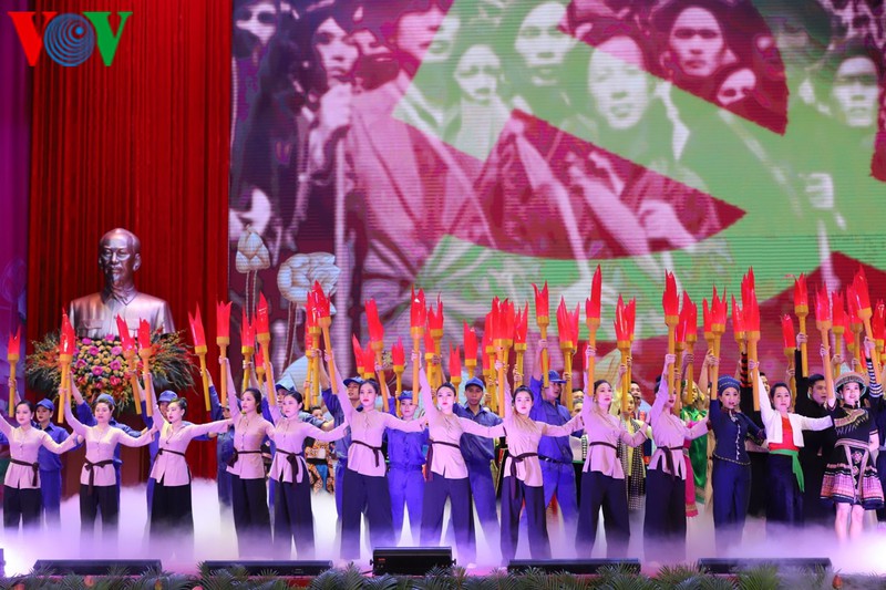 anh: toan canh le ky niem 130 nam ngay sinh chu tich ho chi minh hinh 7