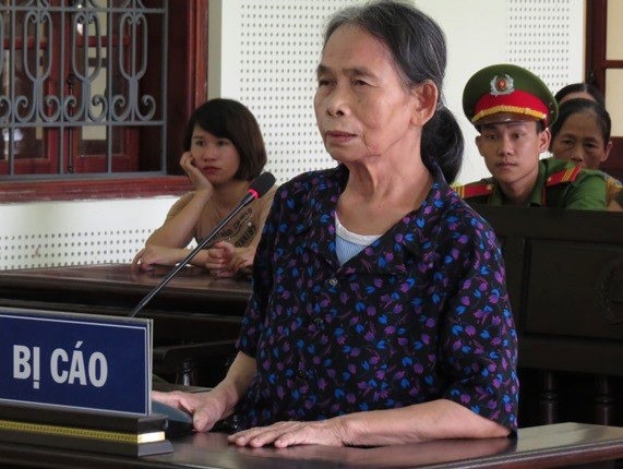 phat 12 nam tu voi ba noi xo chau xuong dap nuoc de sat hai hinh 1