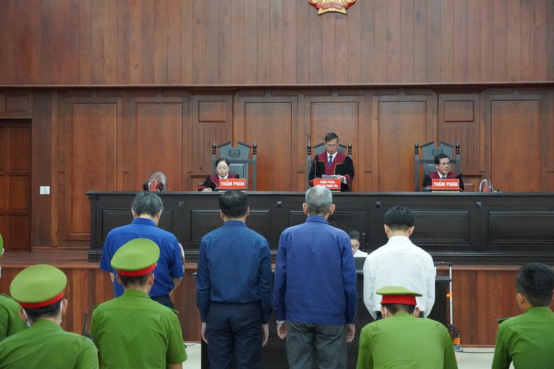 y an so tham voi cac bi cao vu giao "dat vang" cho phan van anh vu hinh 1