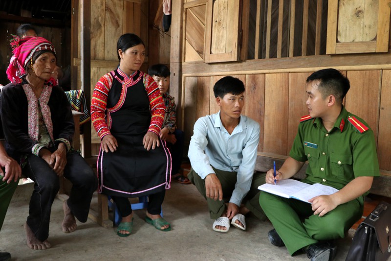 nguoi la hu o lai chau mot long theo dang, theo bac ho hinh 2