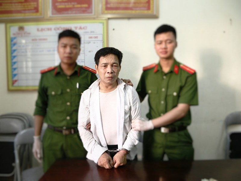 hinh anh ke lieu linh thao chay 20 km cung voi lo hang trang "khung" hinh 1