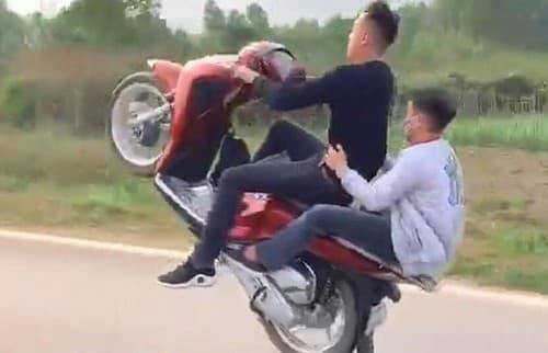 boc dau xe khoe len mang "cau like", bi cong an trieu tap hinh 1