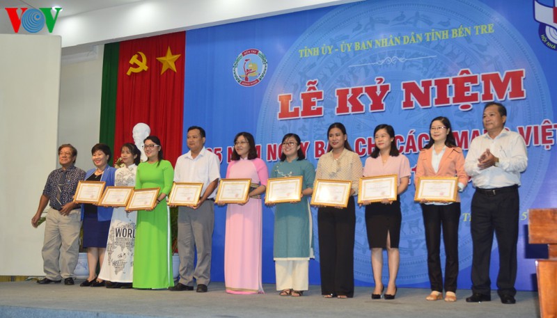 ben tre tang thuong cho hon 70 tap the, ca nhan dat cac giai bao chi hinh 1