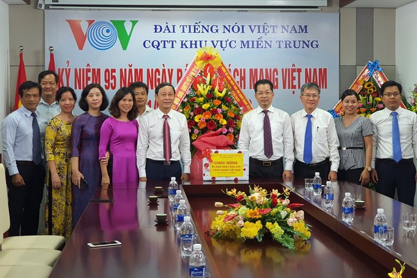lanh dao da nang chuc mung vov nhan ky niem ngay bao chi cach mang  hinh 2